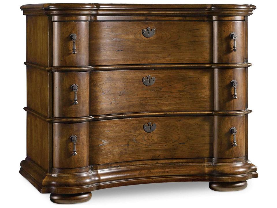 Archivist 3-Drawer Bachelor's Chest in Soft Casual Pecan
