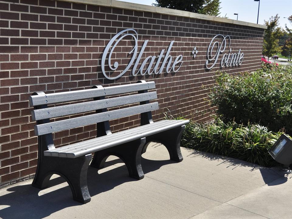 Comfort Park Avenue 6-Foot Recycled Plastic Outdoor Bench