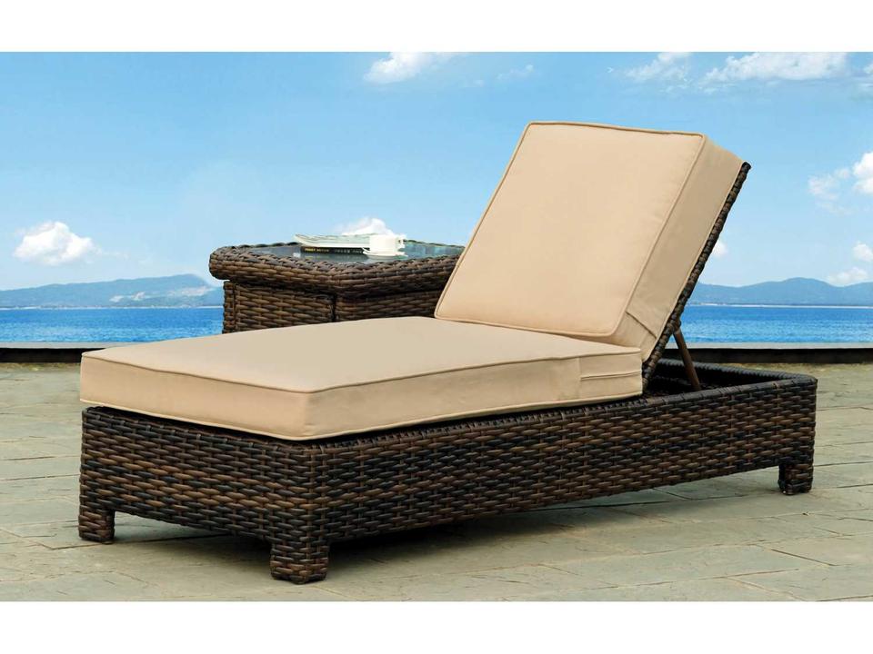 Saint Tropez Outdoor Wicker Chaise Lounge with Adjustable Back