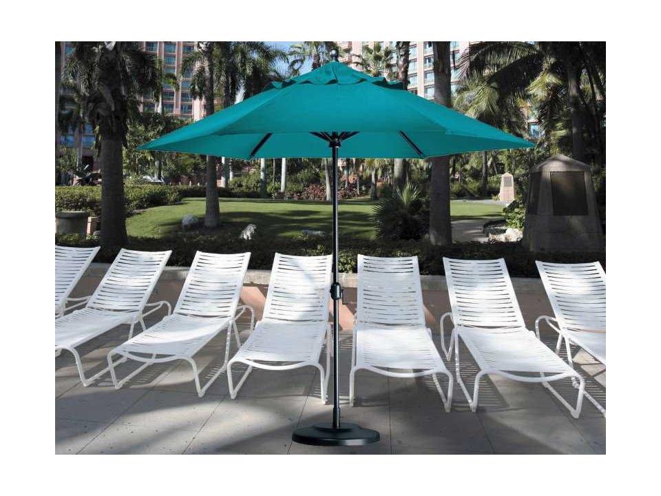 Portofino 8.5-Foot Octagon Outdoor Umbrella with Crank Lift