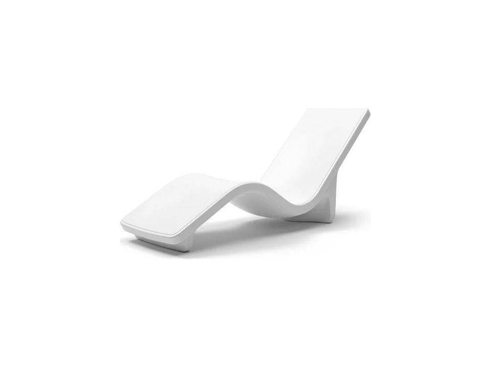 Highcloud White Resin Chaise Lounge